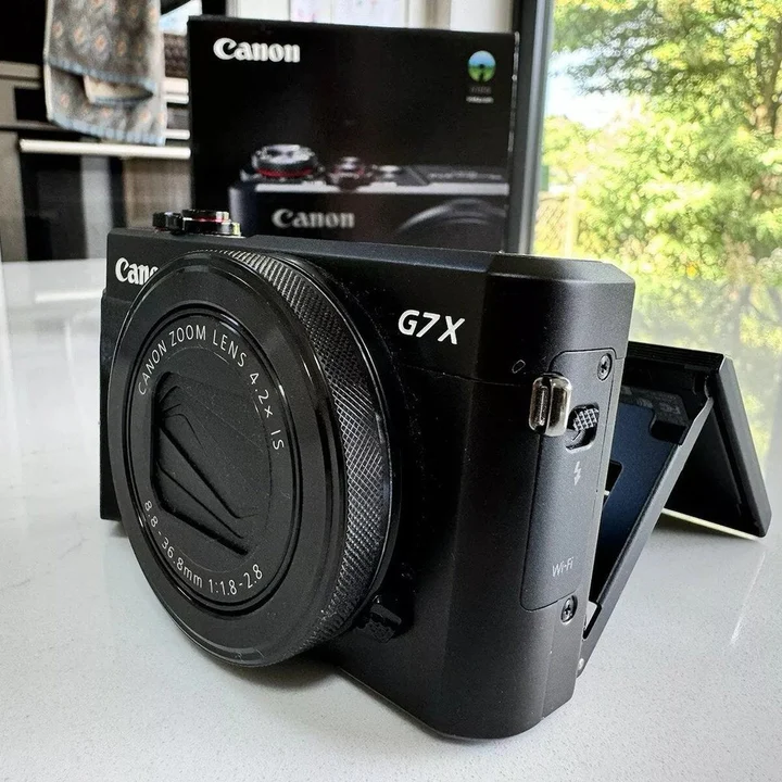 Pre-Owend camera Hot  Black Digicam Compact Power with Pro Performance 🎀