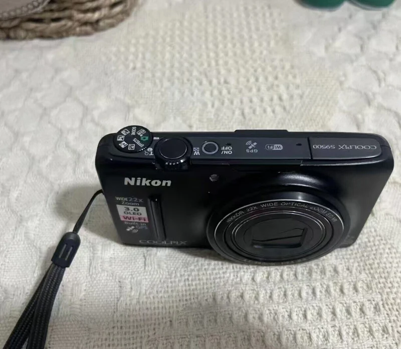 Authentic Old-School Digital Camera – Limited Availability! 🕰️